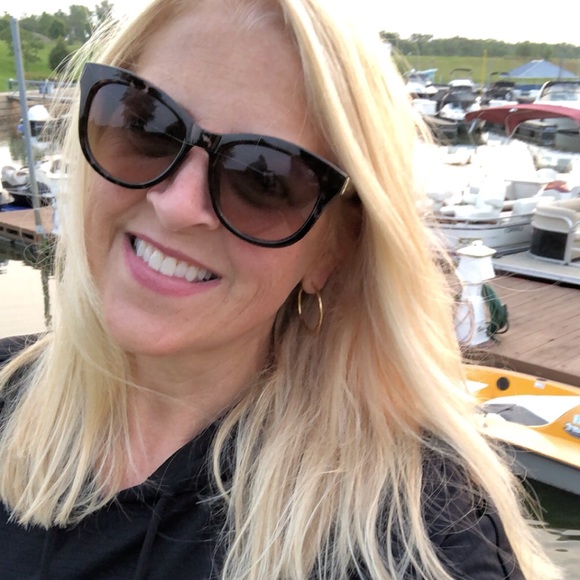 Meet your Posher...June!  Leave a note and say hi! - Picture 11 of 12